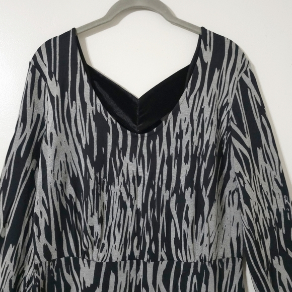 BCBGENERATION Black Grey Zebra Print Vneck Fitted Long Sleeve Mini Dress L - Picture 3 of 16